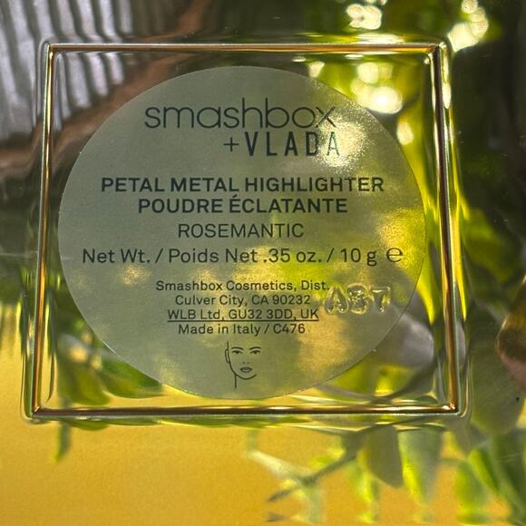 Smashbox & Vlada petal metal highlighter. Shade: Rosematic - Picture 4 of 4